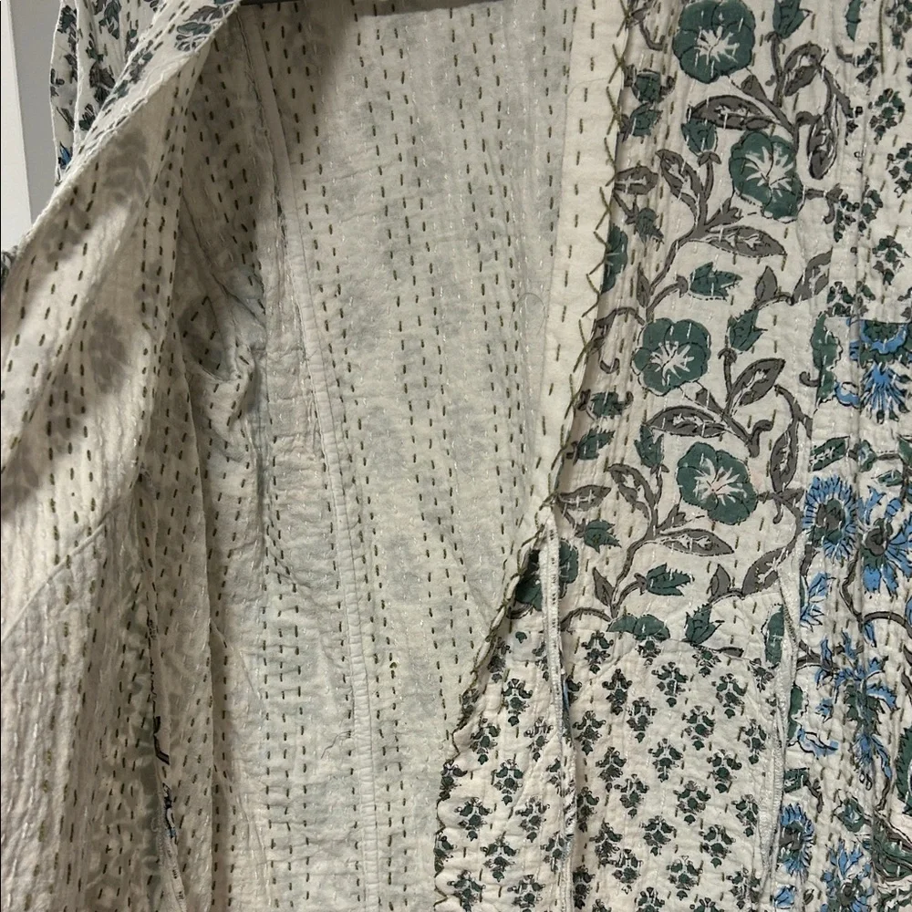 Versatile Floral  Patterned Jacket - Picture 2 of 3